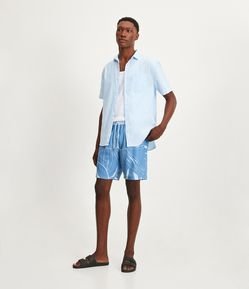 Bermuda de Banho com Bolsos e Estampa de Folhagens