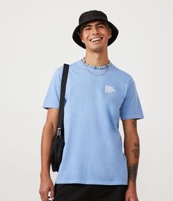 Camiseta Regular em Meia Malha com Estampa de Lettering e Efeito Estonado