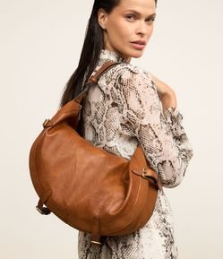 Bolsa Grande com Detalhe em Fivela na Alça e Laterais