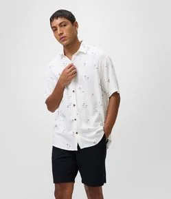 Bermuda Regular Slim em Sarja com Cós Elástico e Bolsos