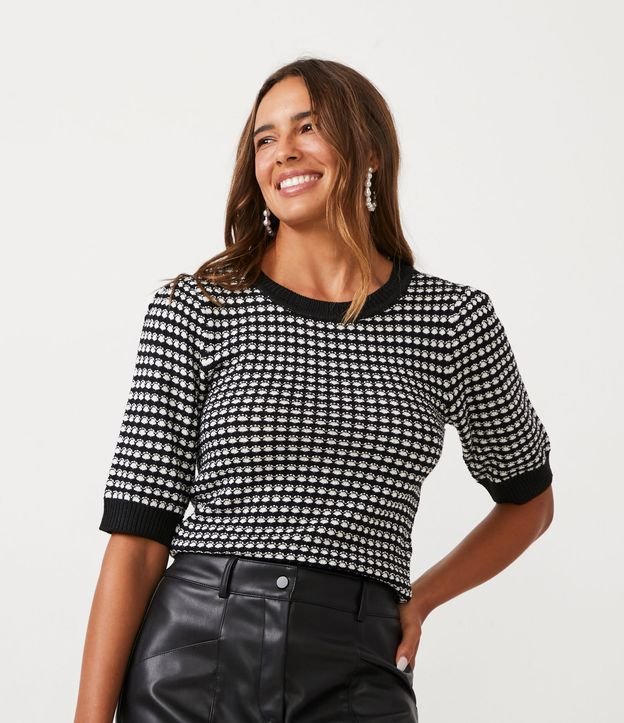 Blusa em Tricô com Manga Curta e Listras Diferenciadas