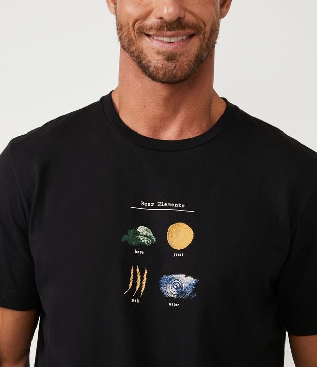 Remera Comfort en Algodón con Estampado Beer Elements Negro 4