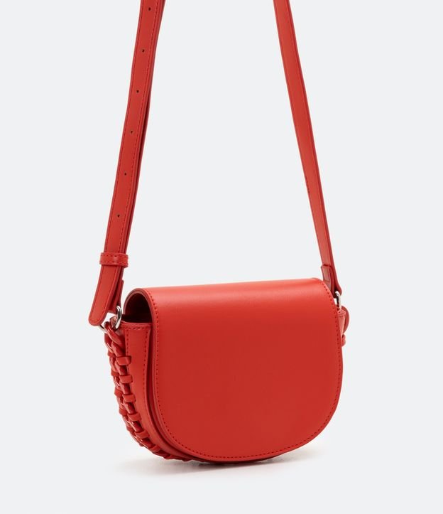 Bolsa Pequena com Botão de Pressão e Detalhe Trançado