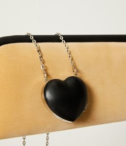 Bolsa Pequena com Formato de Coração e Alça de Corrente