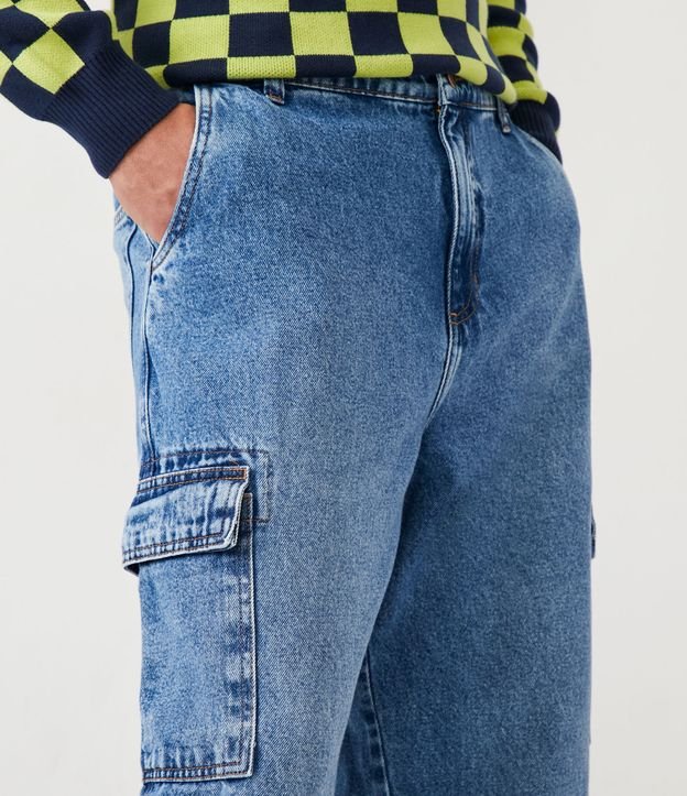 Calça Baggy Jeans com Bolsos Cargo e Efeito Marmorizado Azul