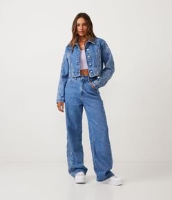 Calça Anos 90 Cintura Alta em Jeans com Bordados Florais de Mandalas