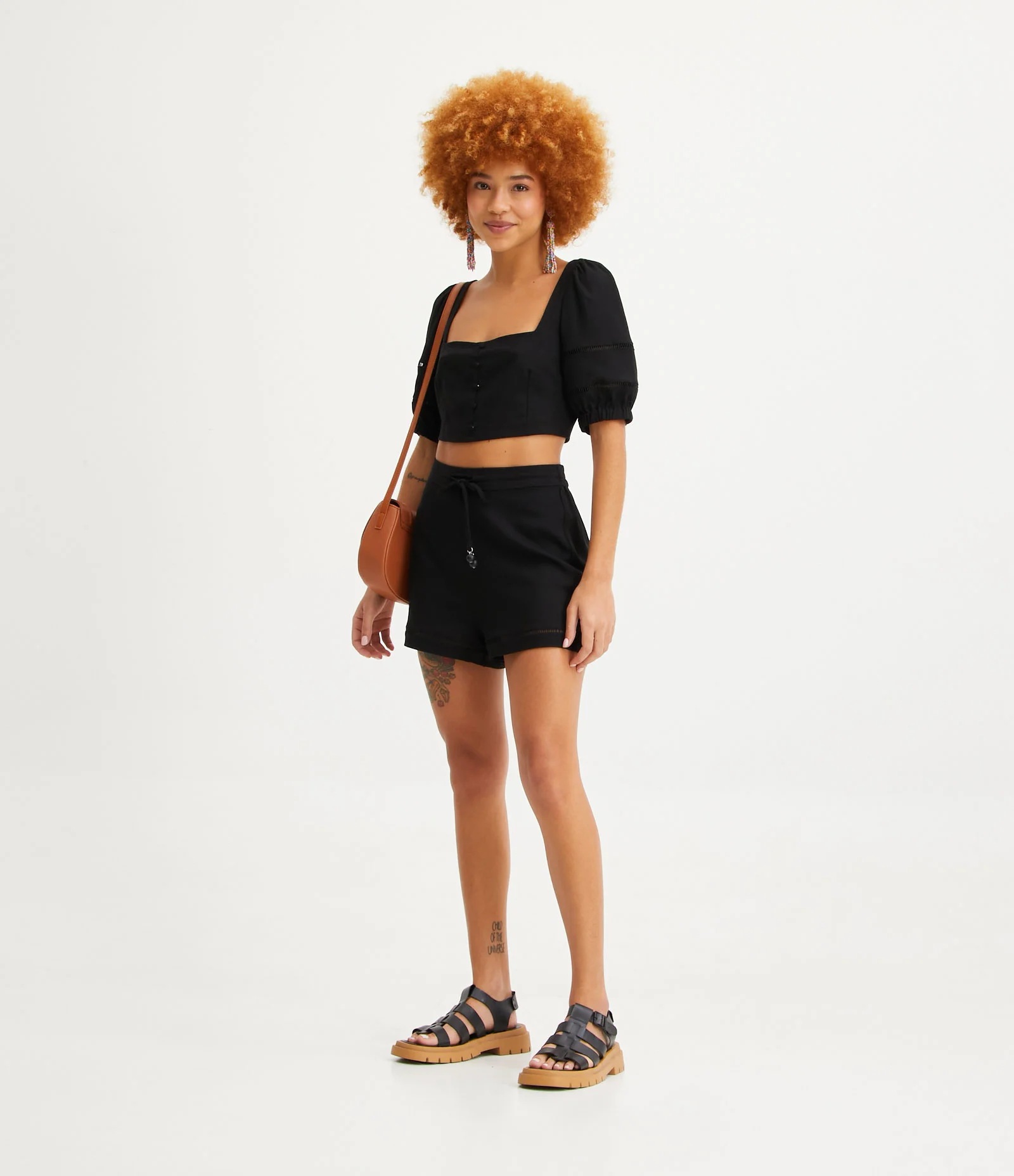 Blusa Cropped em Linho com Manga Bufante e Lastex nas Costas Preto 2