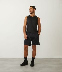 Bermuda Esportiva com Cós Elástico e Recortes Texturizados