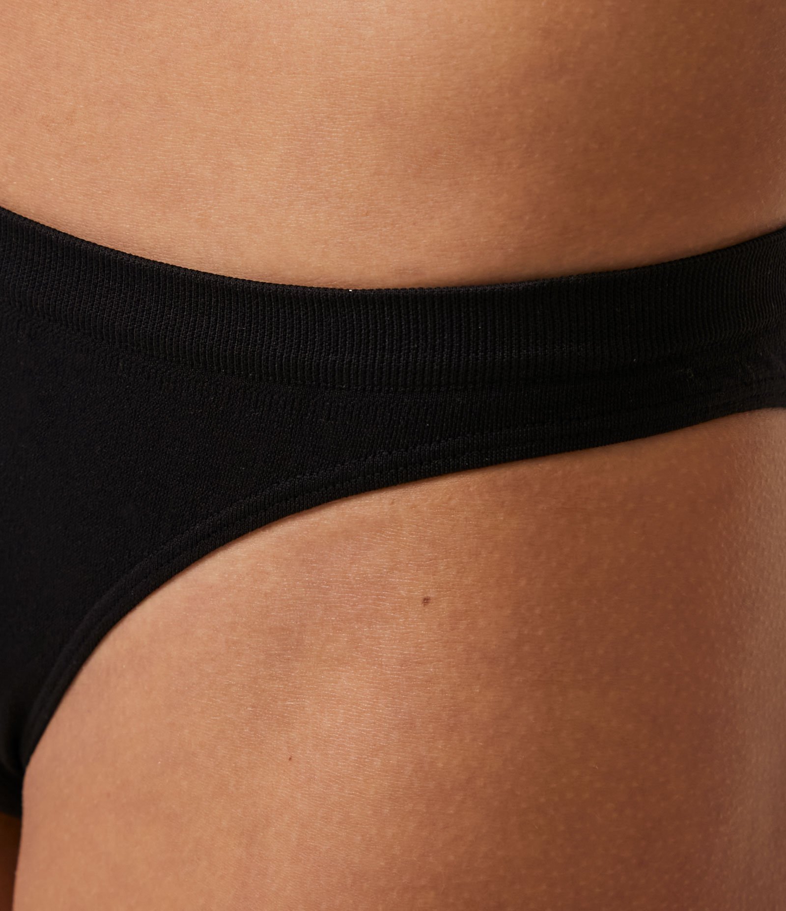 Kit 03 Calcinhas Tanga em Poliamida sem Costura Trifil Preto/ Cinza/ Verde 5