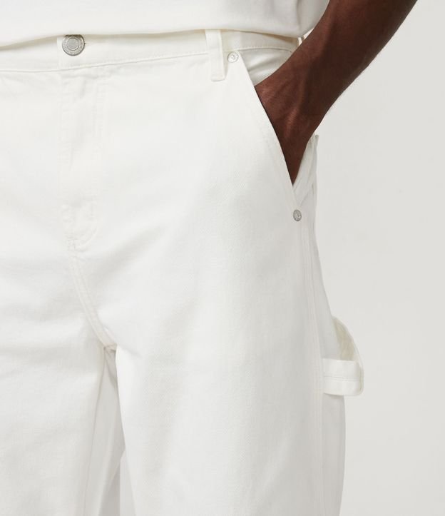 Pantalón Loose en Sarga con Bolsillos y Carpenter Lateral Blanco 4