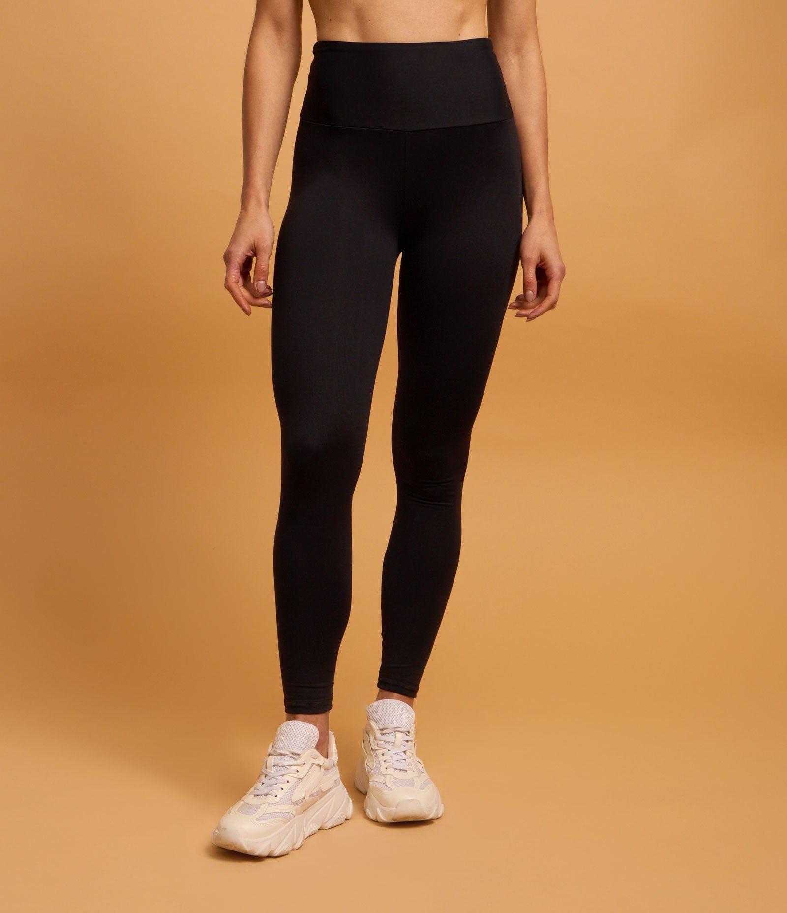 Calça Legging Esportiva em Poliamida com Cós Alto Preto 2