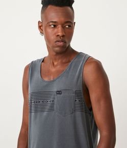 Regata Regular em Meia Malha com Estampa de Listras e Bolso Frontal