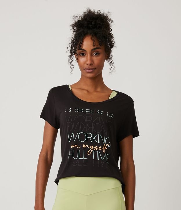 Camiseta Esportiva em Viscose com estampa Working Myself Full Time