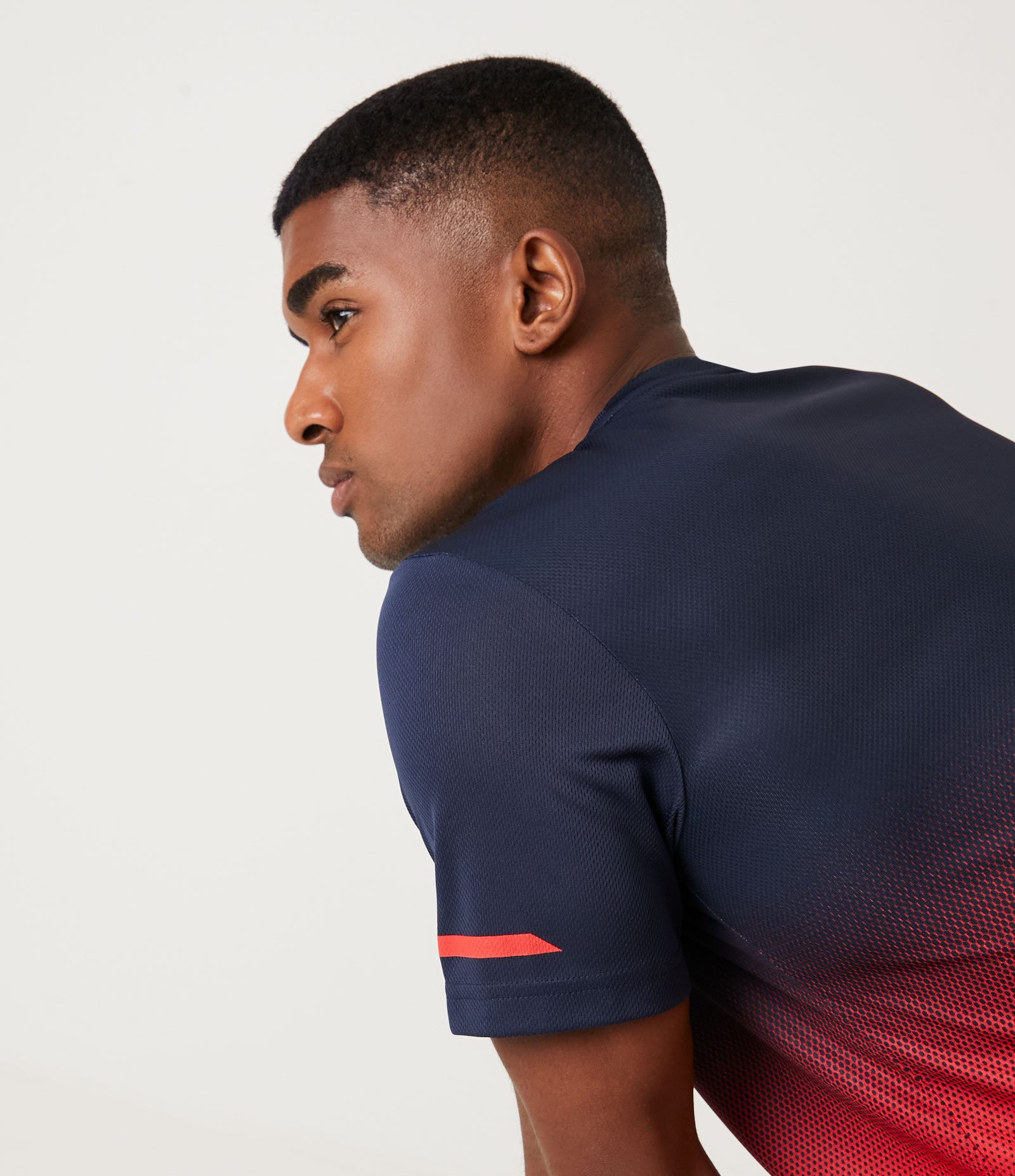 Camiseta Esportiva com Estampa Degradê e Manga Curta Vermelho Coral/ Azul 4