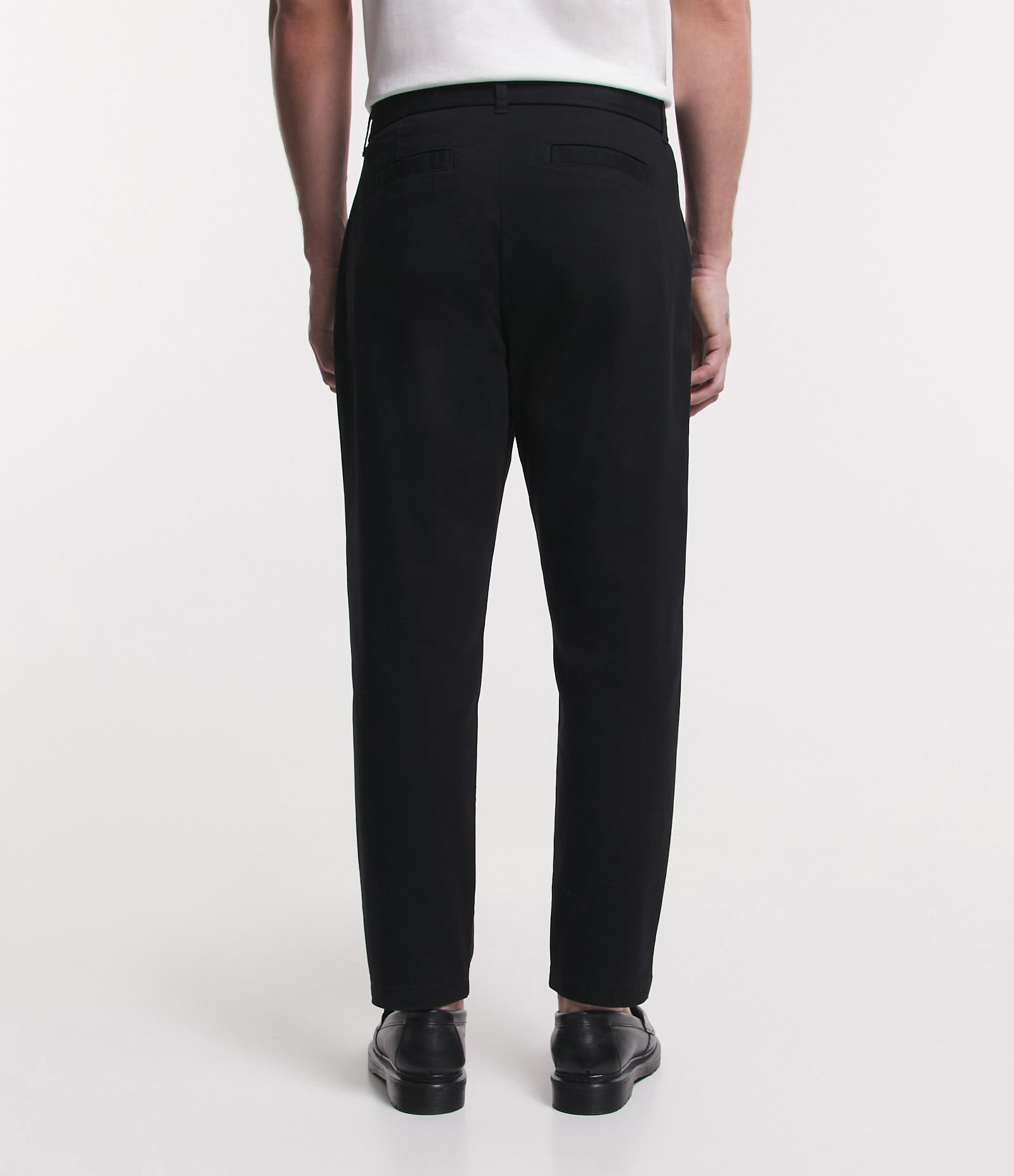 Calça Relaxed em Algodão com Cinto e Pregas Preto 4