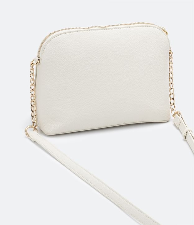 Bolso Transversal con Detalle de Cadena en la Correa Off White 4