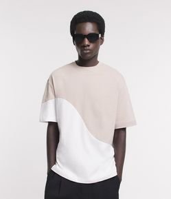 Camiseta Boxy em Algodão com Recorte Ondulado