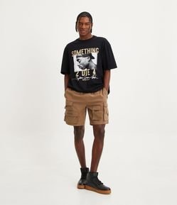 Bermuda Cargo com Cós Elástico e Bolsos Táticos