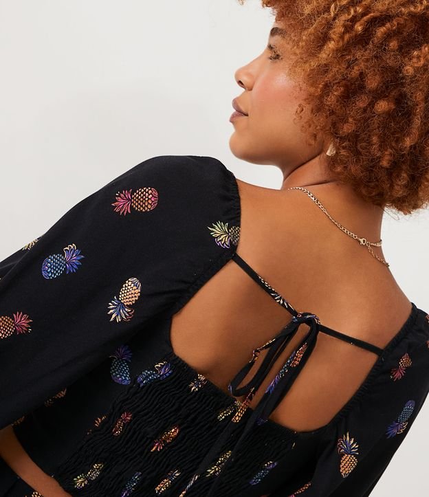 Buzo Cropped en Viscosa con Manga Larga y Estampado de Piñas Negro 5