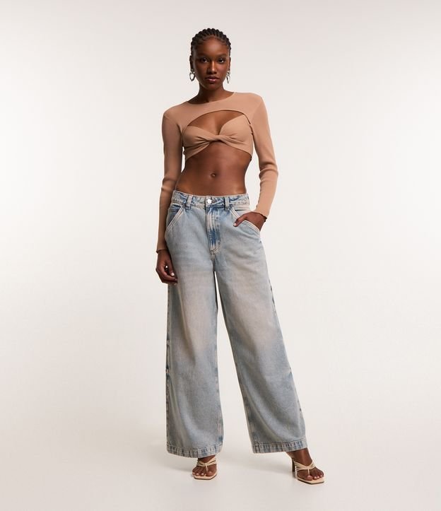 Blusa Cropped em Tricô Canelado com Cut Out e Busto Torcido