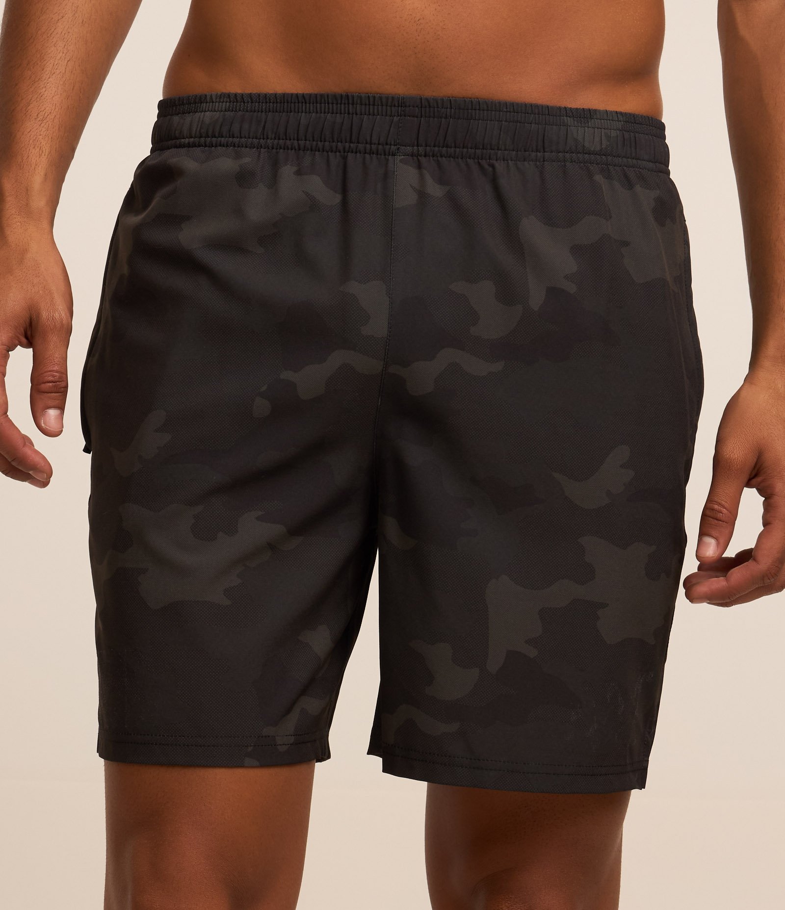 Bermuda Esportiva com Estampa Camuflada e Zíper no Bolso Preto Camuflado 2