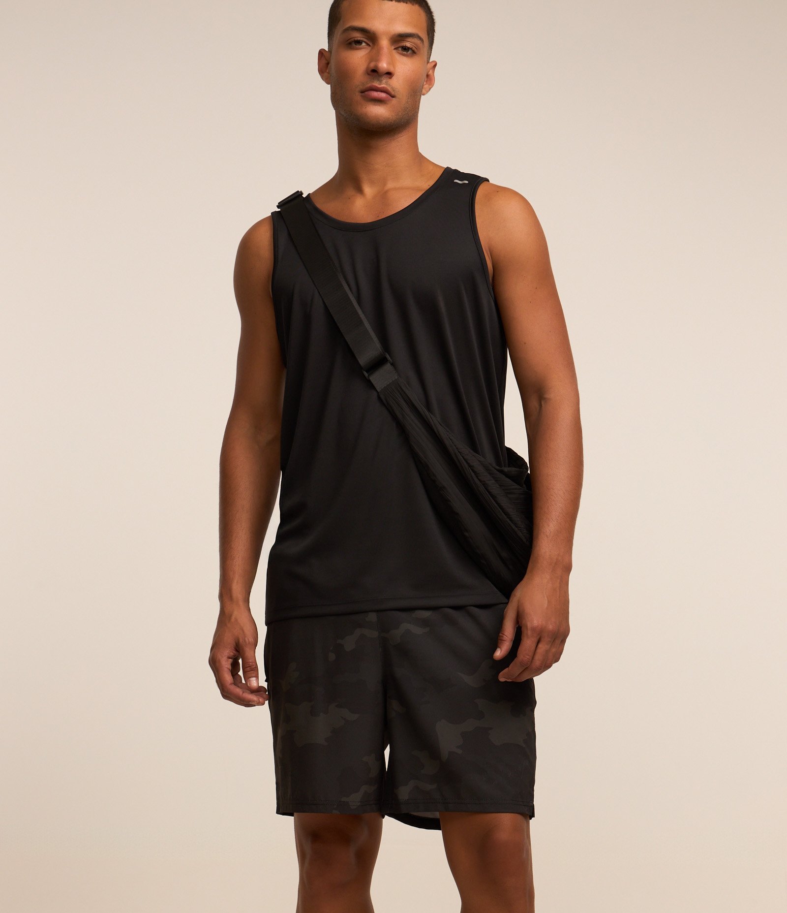 Bermuda Esportiva com Estampa Camuflada e Zíper no Bolso Preto Camuflado 3