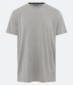 Camiseta Regular Esportiva em Tecnologia Dry com Etiqueta na Barra