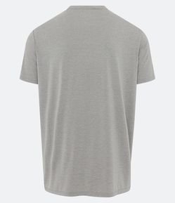 Camiseta Regular Esportiva em Tecnologia Dry com Etiqueta na Barra