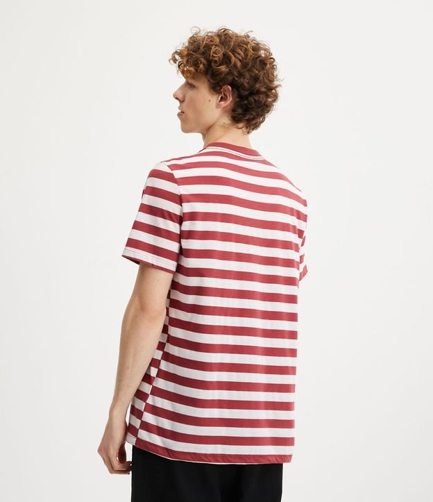 Camiseta Regular em Meia Malha com Listras e Etiqueta Frontal Vermelho 3