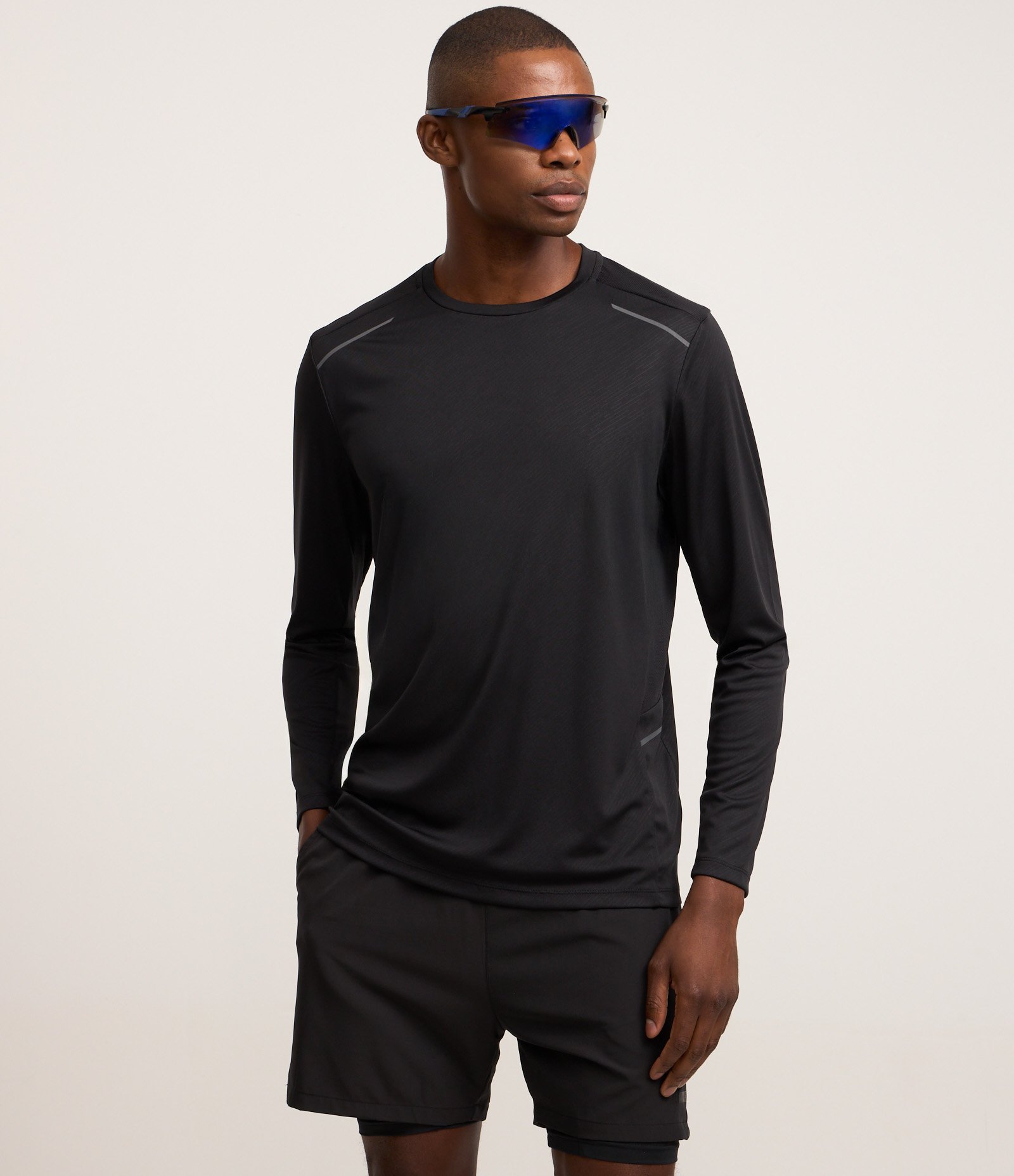 Camiseta Esportiva com Estampa Riscada com Proteção UV Preto 1