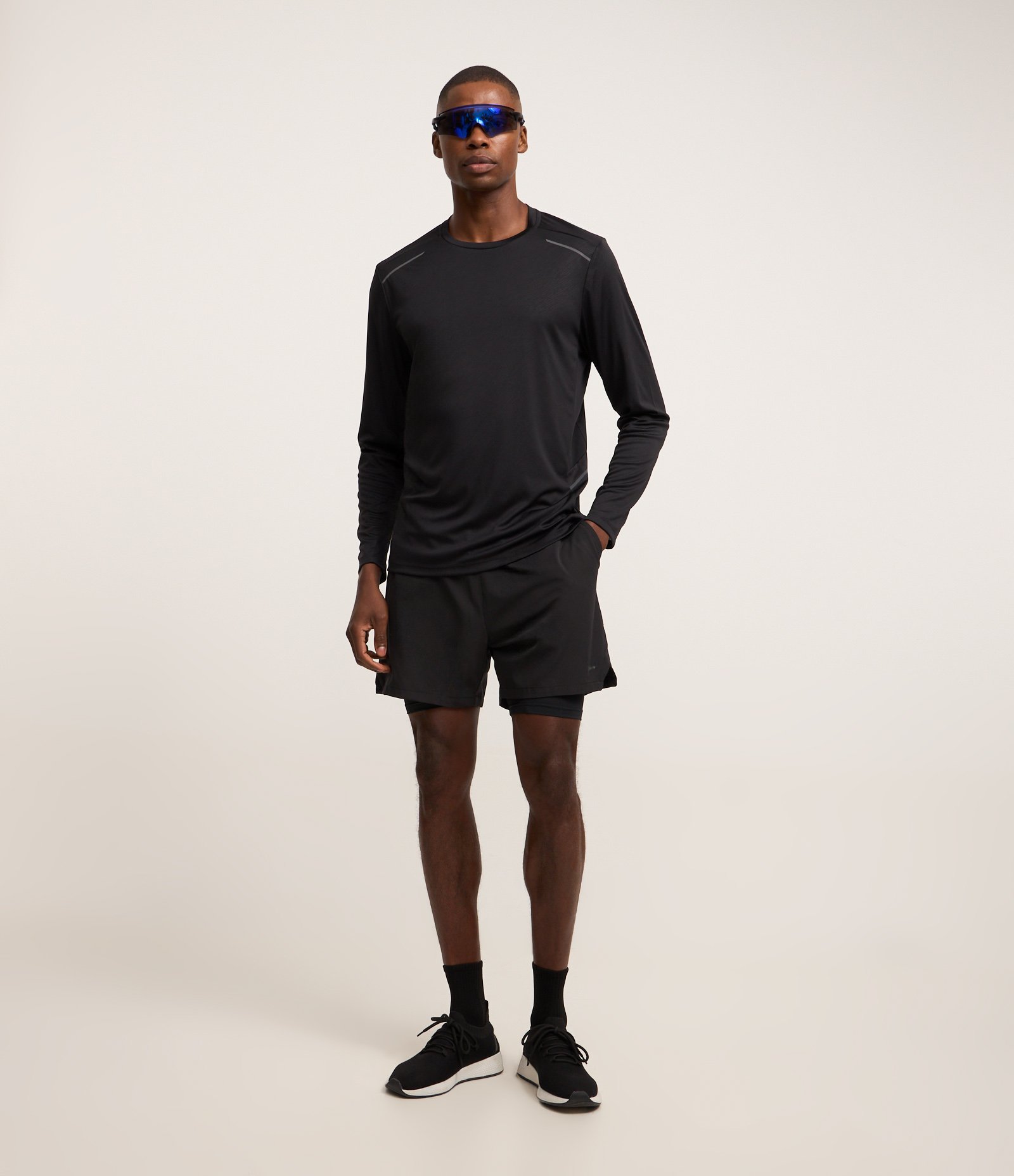 Camiseta Esportiva com Estampa Riscada com Proteção UV Preto 2