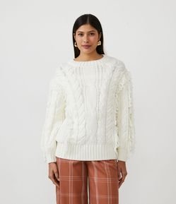 Suéter em Tricô com Mix de Pontos e Franjas