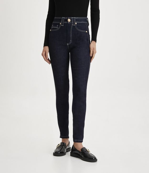 Pantalón Skinny Jeans con Cintura Média y Botón de Escudo Azul 2