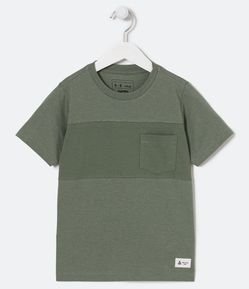 Camiseta Básica Infantil com Bolsinho e Recorte - Tam 5 a 14 Anos