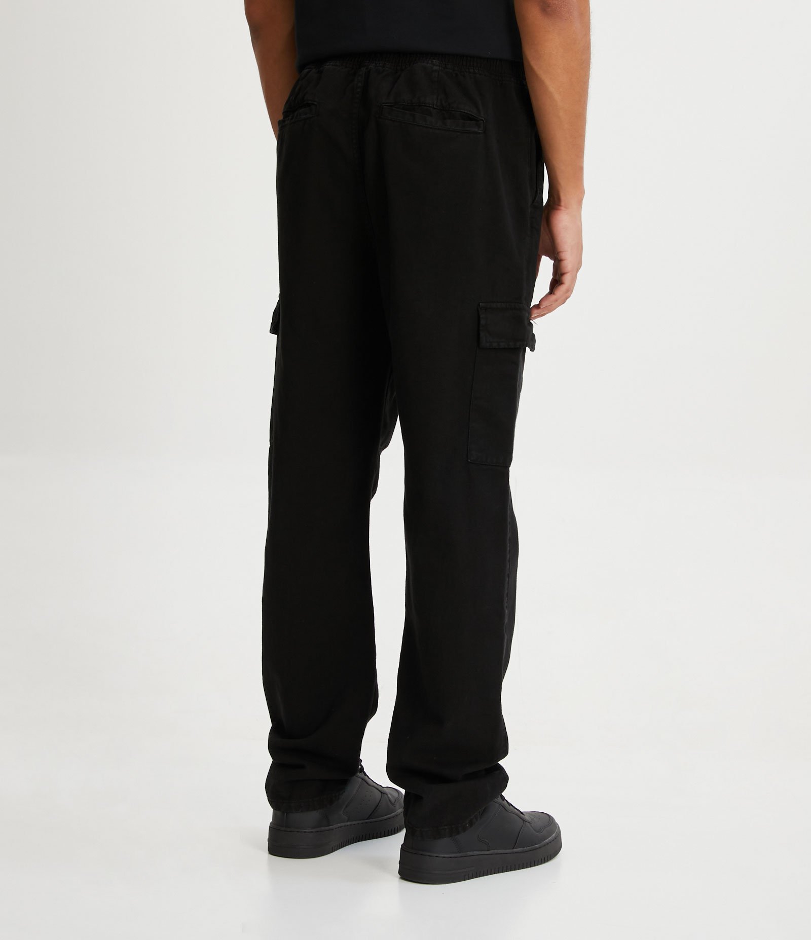 Calça Cargo em Sarja com Cós Elástico e Bolsos Laterais Preto 3