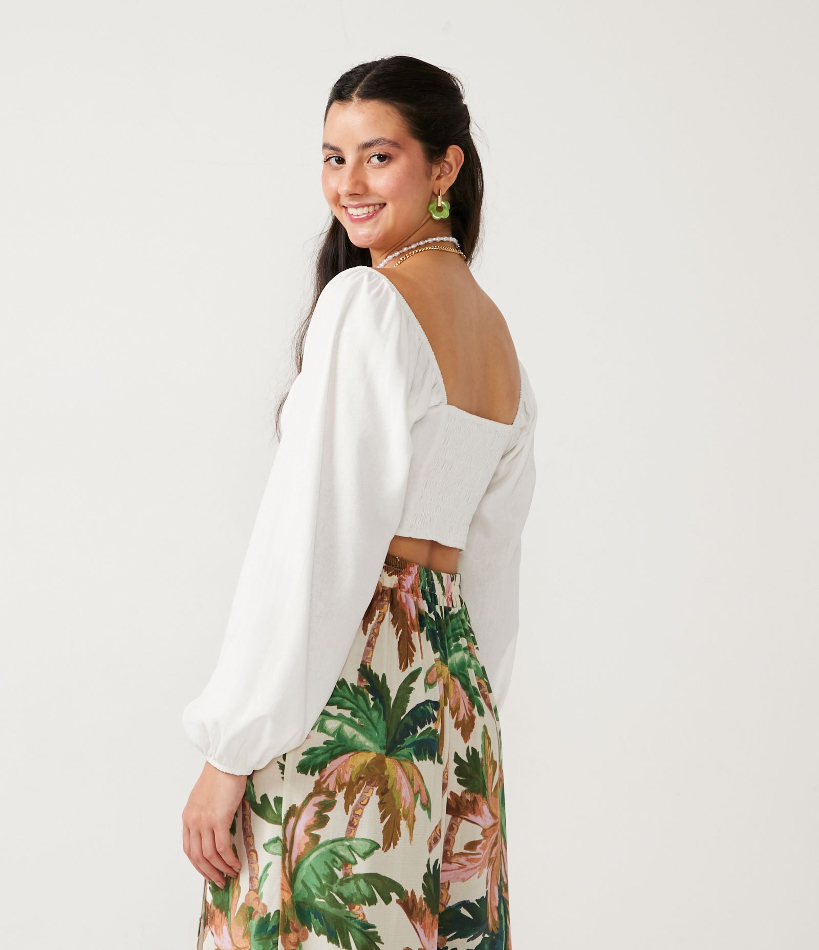 Blusa Cropped em Linho com Manga Bufante e Lastex nas Costas 3