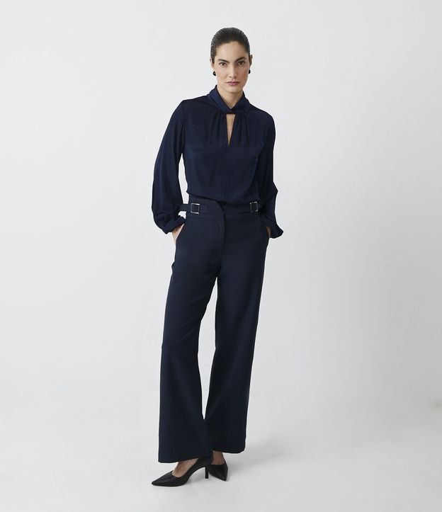 Calça Pantalona com Fivelas no Cós