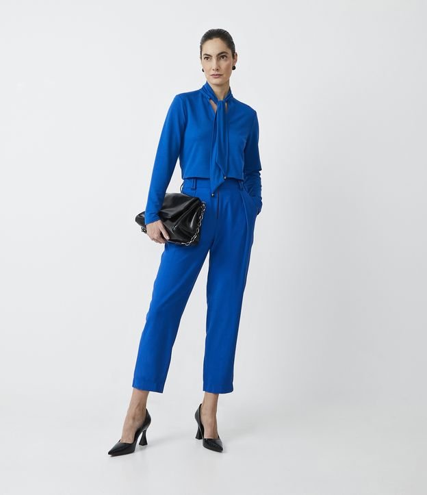 Calça Cenoura com Zíper Frontal