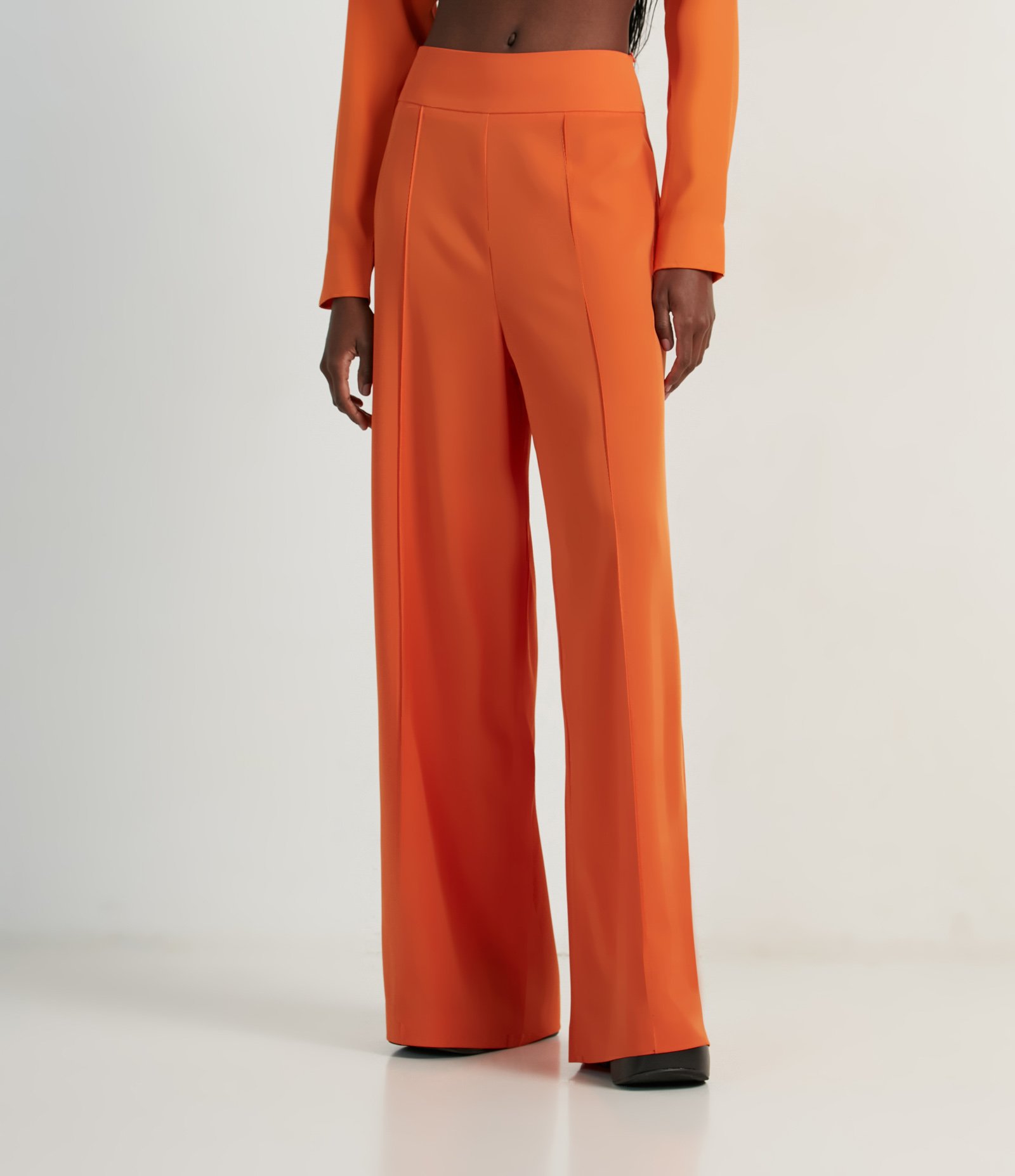 Calça Pantalona em Crepe com Friso Frontal Laranja 2