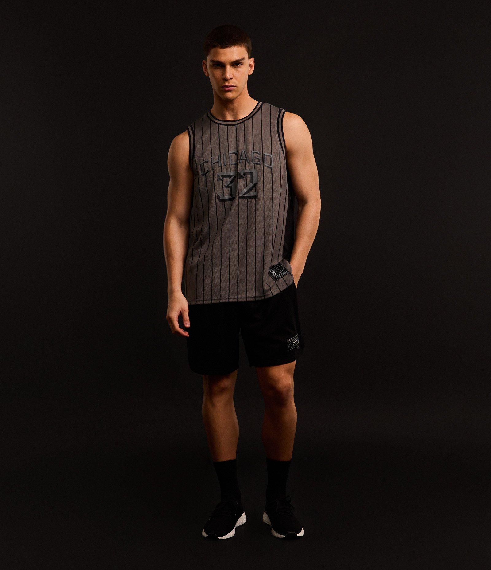 Bermuda Esportiva de Basquete com Cós Elástico e Textura Preto 2