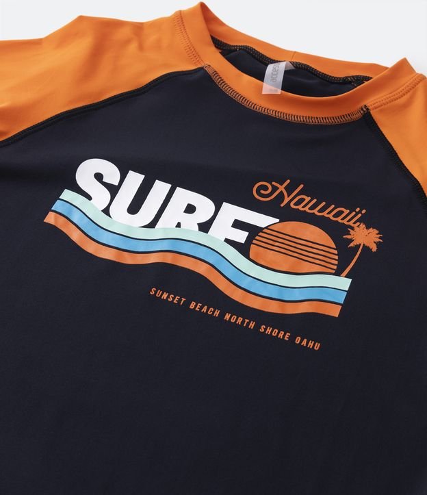 Camiseta Infantil com Proteção UV e Estampa Surf - Tam 5 a 14 Anos Preto/Laranja 3