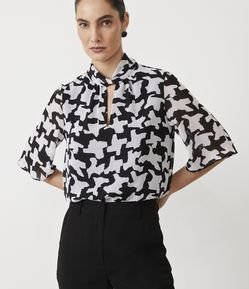 Blusa com Golinha Torcida e Estampa Abstrata