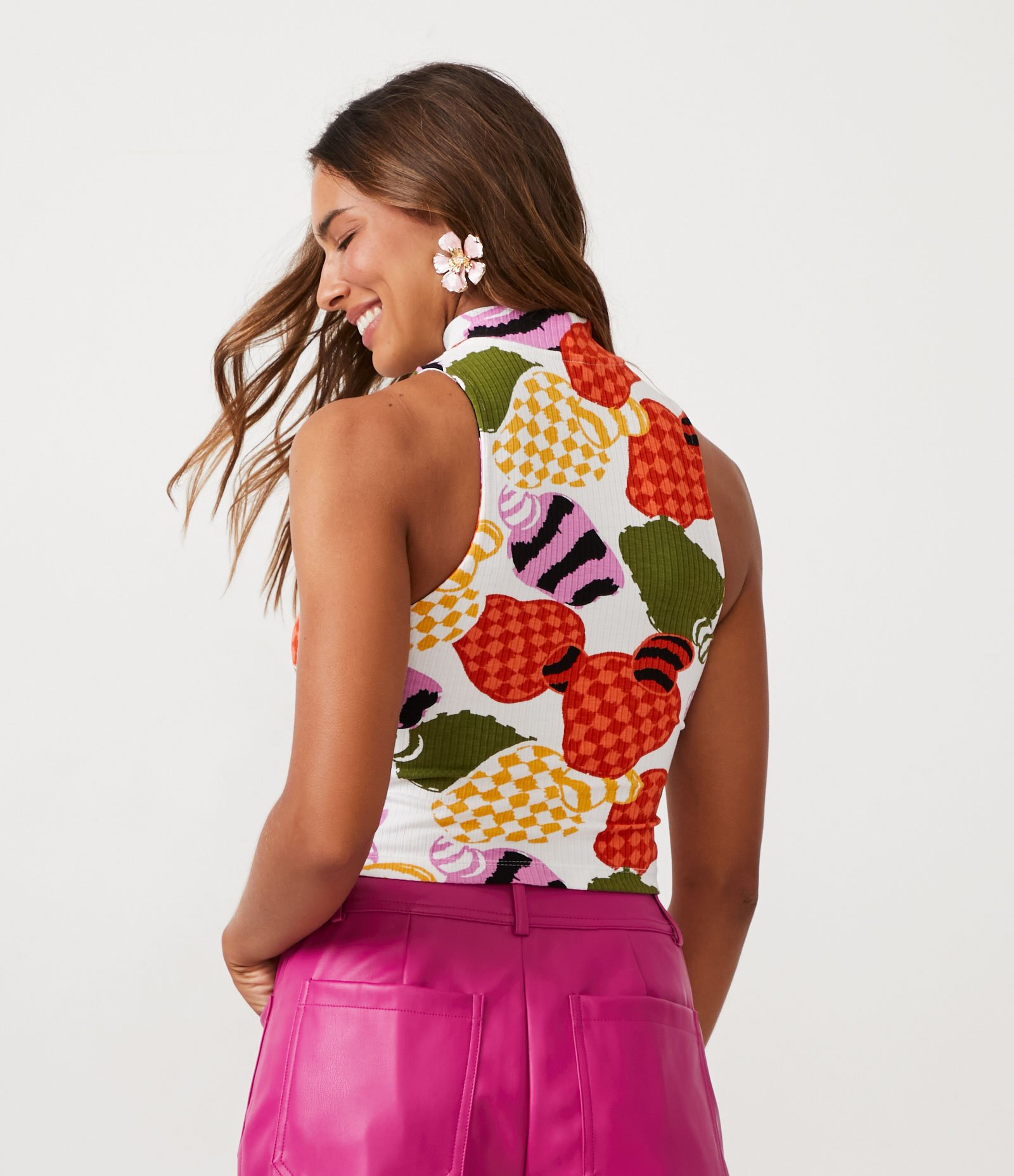 Blusa Cropped Sem Manga em Ribana com Estampa de Cajus Branco 3