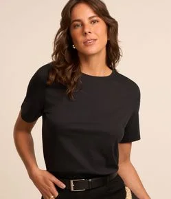 Camiseta Básica em Algodão Peruano com Manga Curta