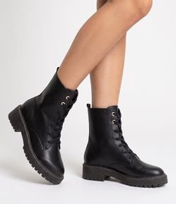 Bota Coturno com Atacador e Sola Tratorada