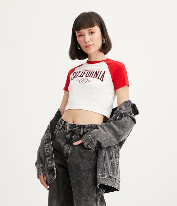 Camiseta Cropped em Meia Malha com Estampa Califórnia Vermelho/Off White 1