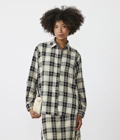 Camisa em Viscose com Estampa Xadrez