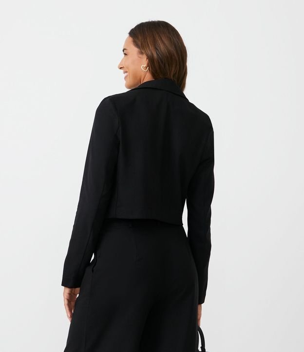 Blazer Cropped en Lino con Bolsillos Fake y Botón Unico Negro 3