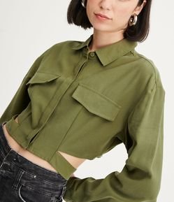 Camisa Cropped em Viscose com Recortes Vazados Laterais