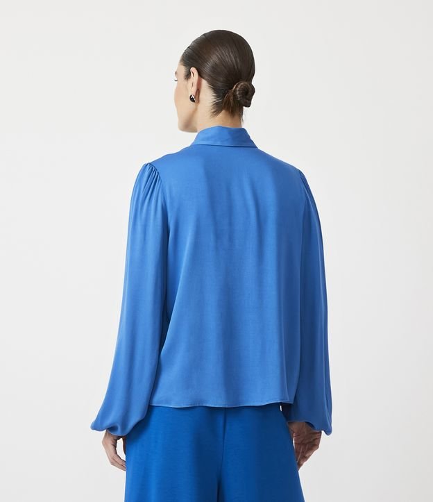 Camisa en Viscosa con Cuello Lazo Azul 3